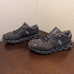 On Cloud Swiss Engineering Cloud Black Running Shoes Women's Size 8 Beaters